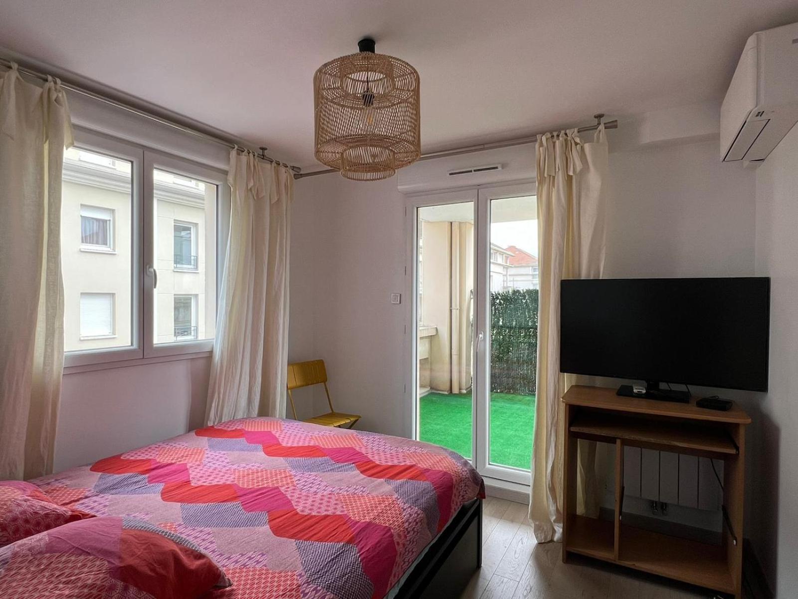 Location 3 Chambres Spacieuses Dans Appartment 2 Mn Rer Bussy Saint Georges Exterior foto